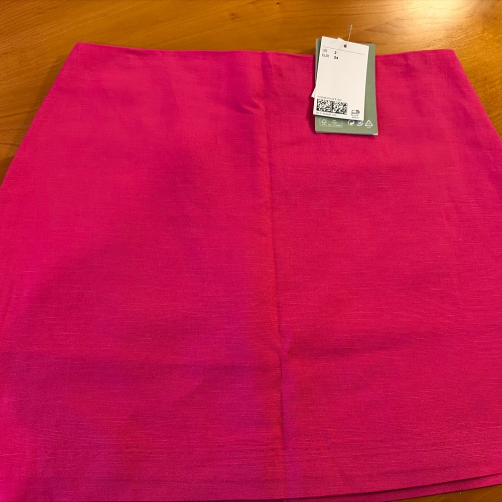 H&M hot pink skirt size 2 new with tags